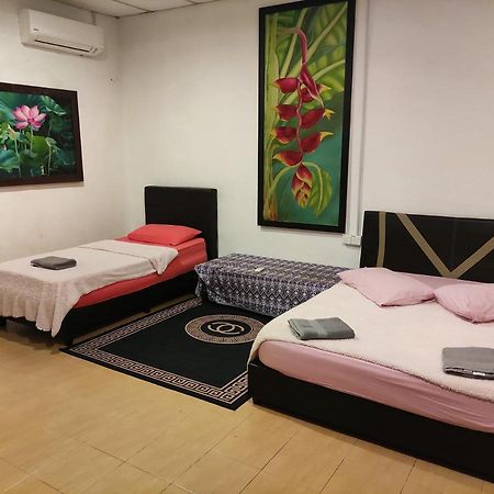 Kencana Guest House Pantai Cenang  Exterior photo