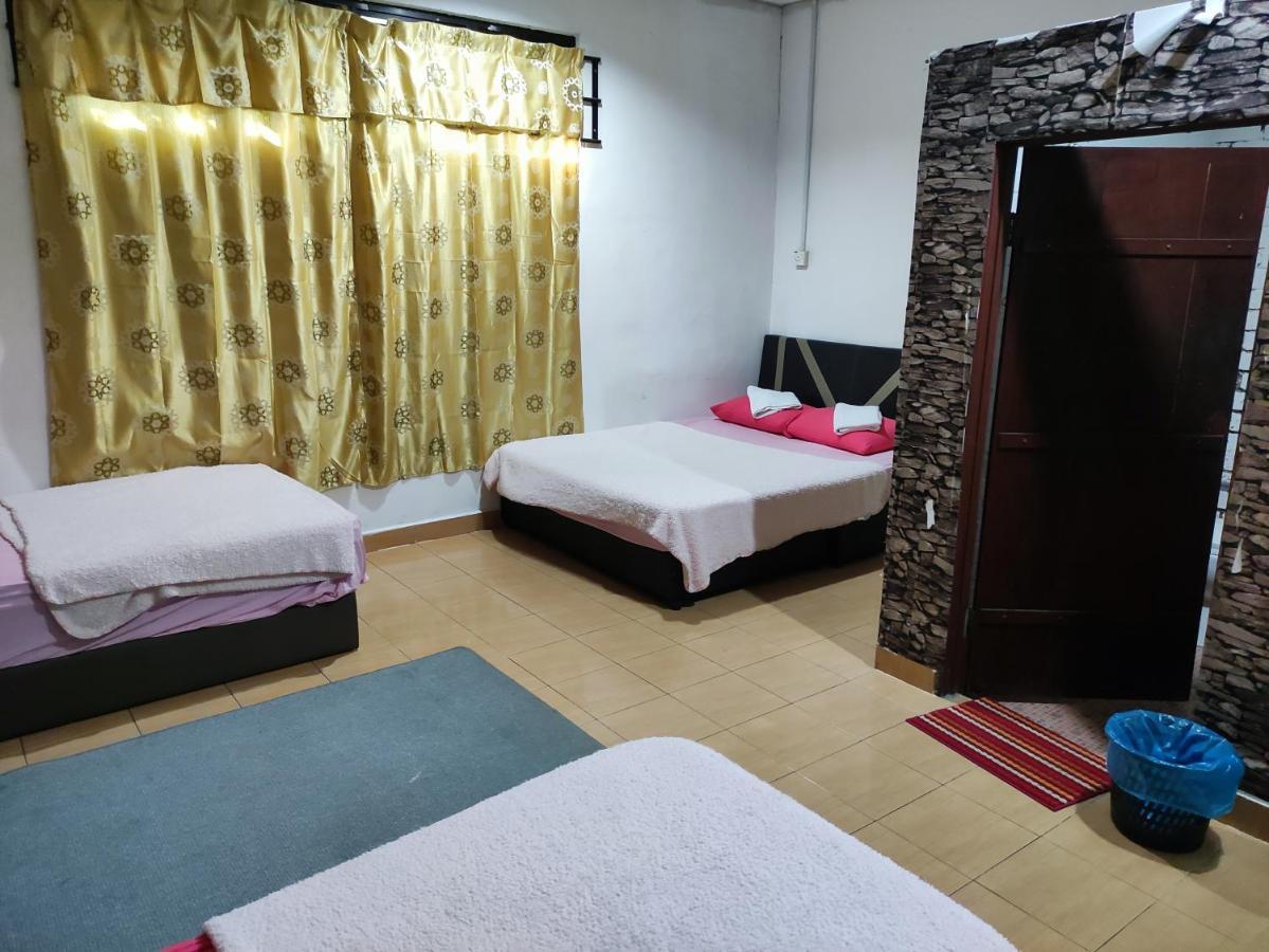 Kencana Guest House Pantai Cenang  Exterior photo