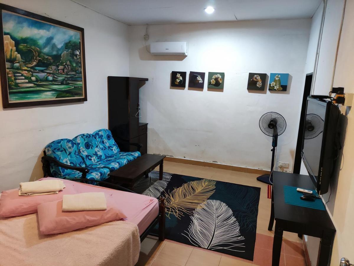 Kencana Guest House Pantai Cenang  Room photo