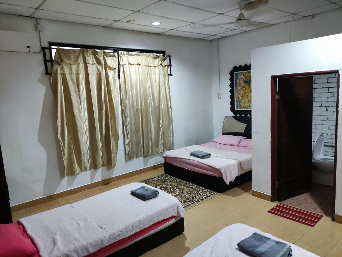 Kencana Guest House Pantai Cenang  Room photo